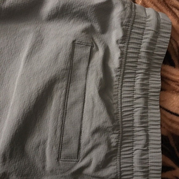 Gap Mens 7" Inseam Gray Easy Shorts Drawstring Pull On Elastic Waistband - Picture 4 of 8